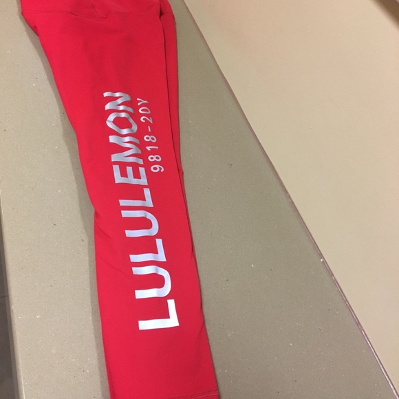 🚫SOLD🚫Lululemon 20 Year Anniversary Leggings (6) - Picture 2 of 5